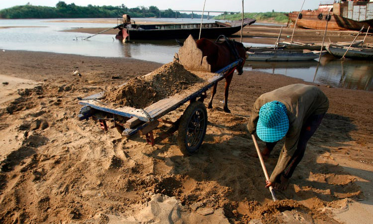 Cơn[-]khát[-]cát[-]phá[-]hủy[-]sông[-]Mekong
